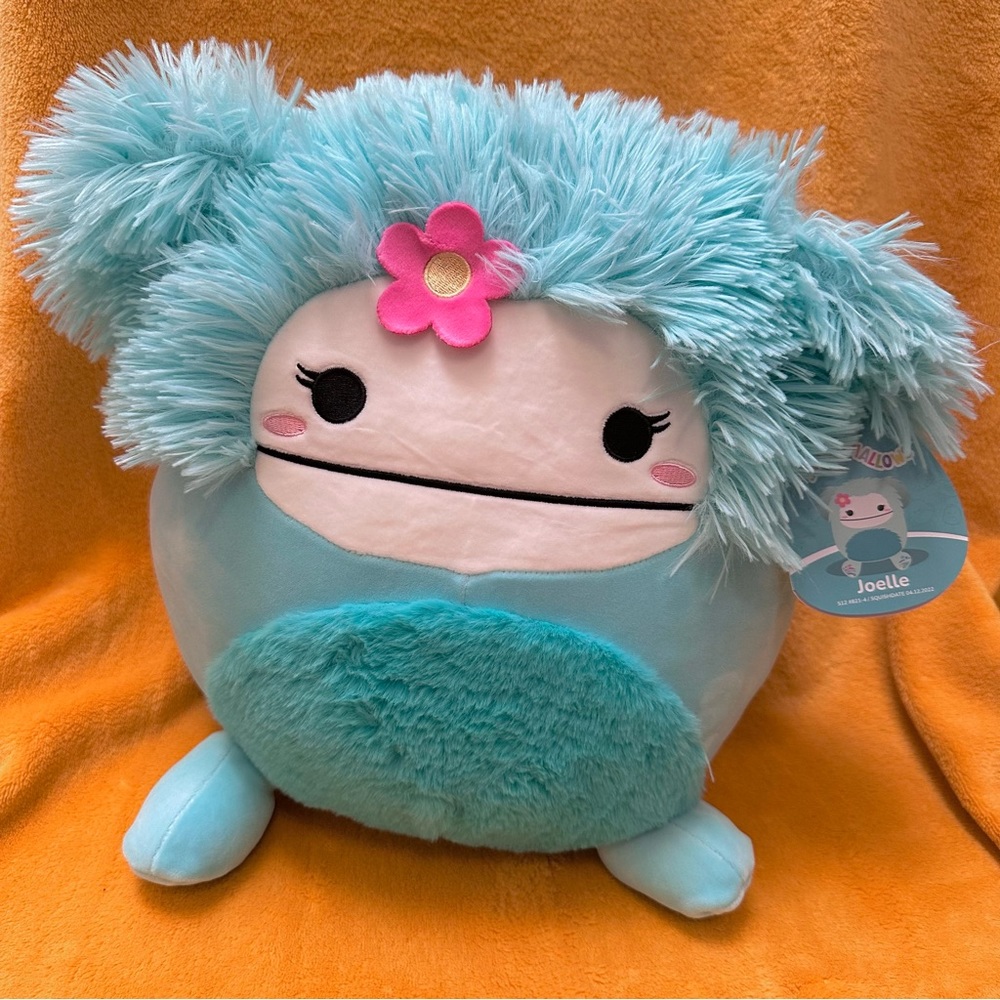SQUISHMALLOWS Joelle the blue Bigfoot w Flower 12in NWT